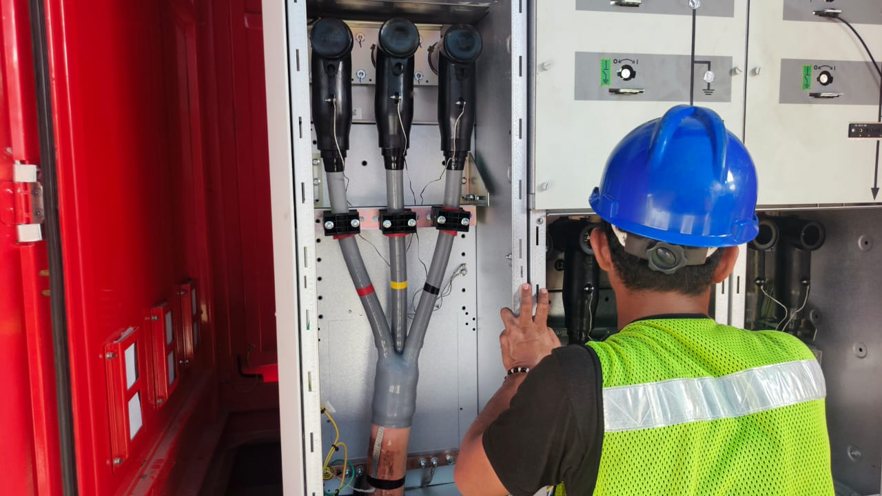 Pemasangan Jaringan Listrik Paring Lahung